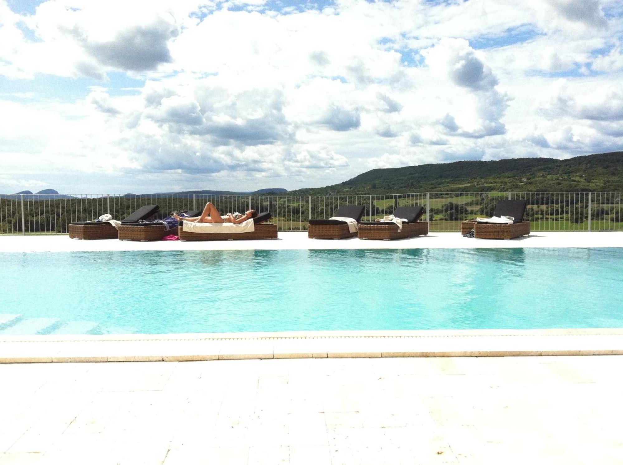 Liszkay Borkuria Hotel Monoszlo Екстериор снимка