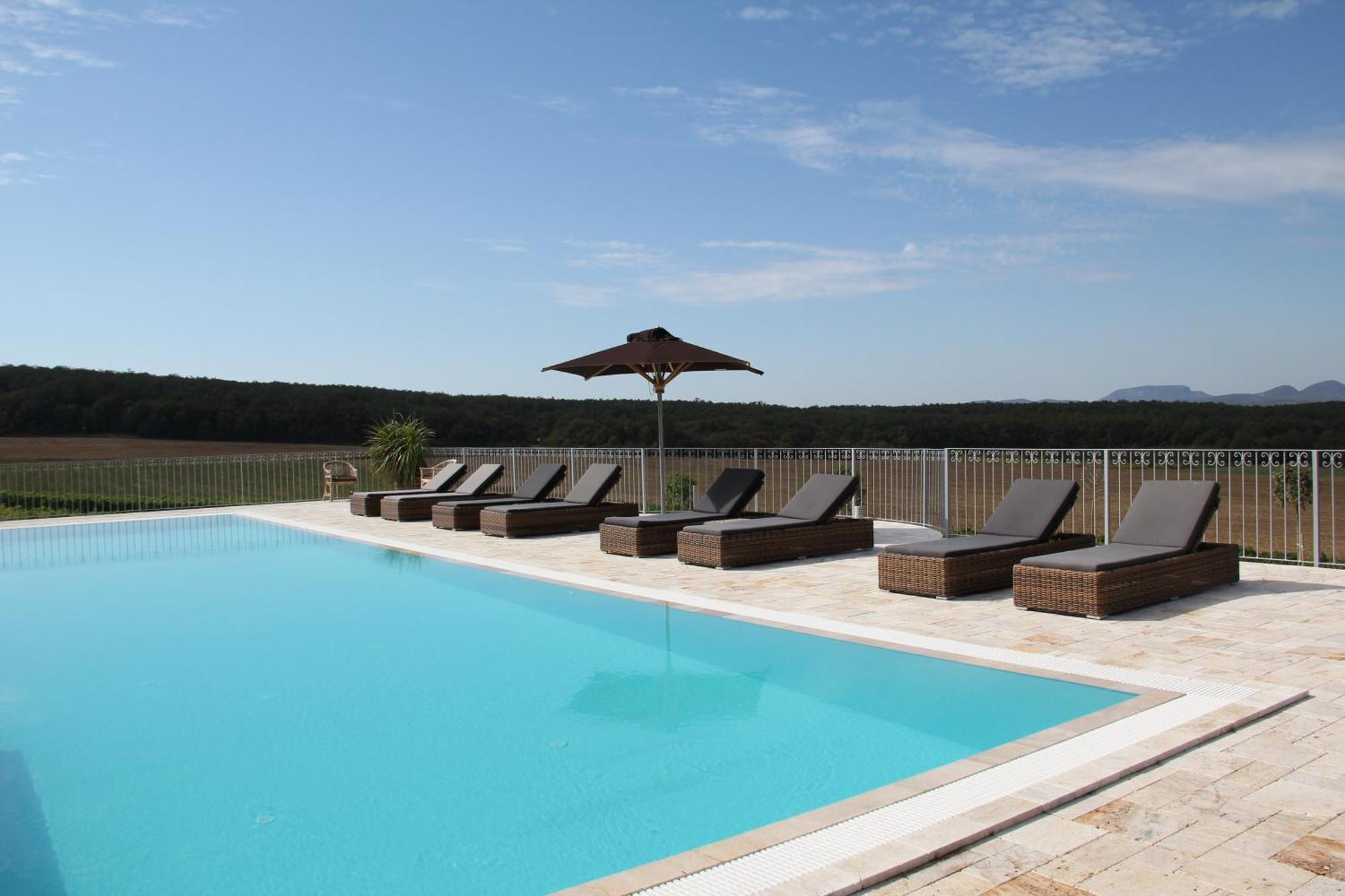Liszkay Borkuria Hotel Monoszlo Екстериор снимка