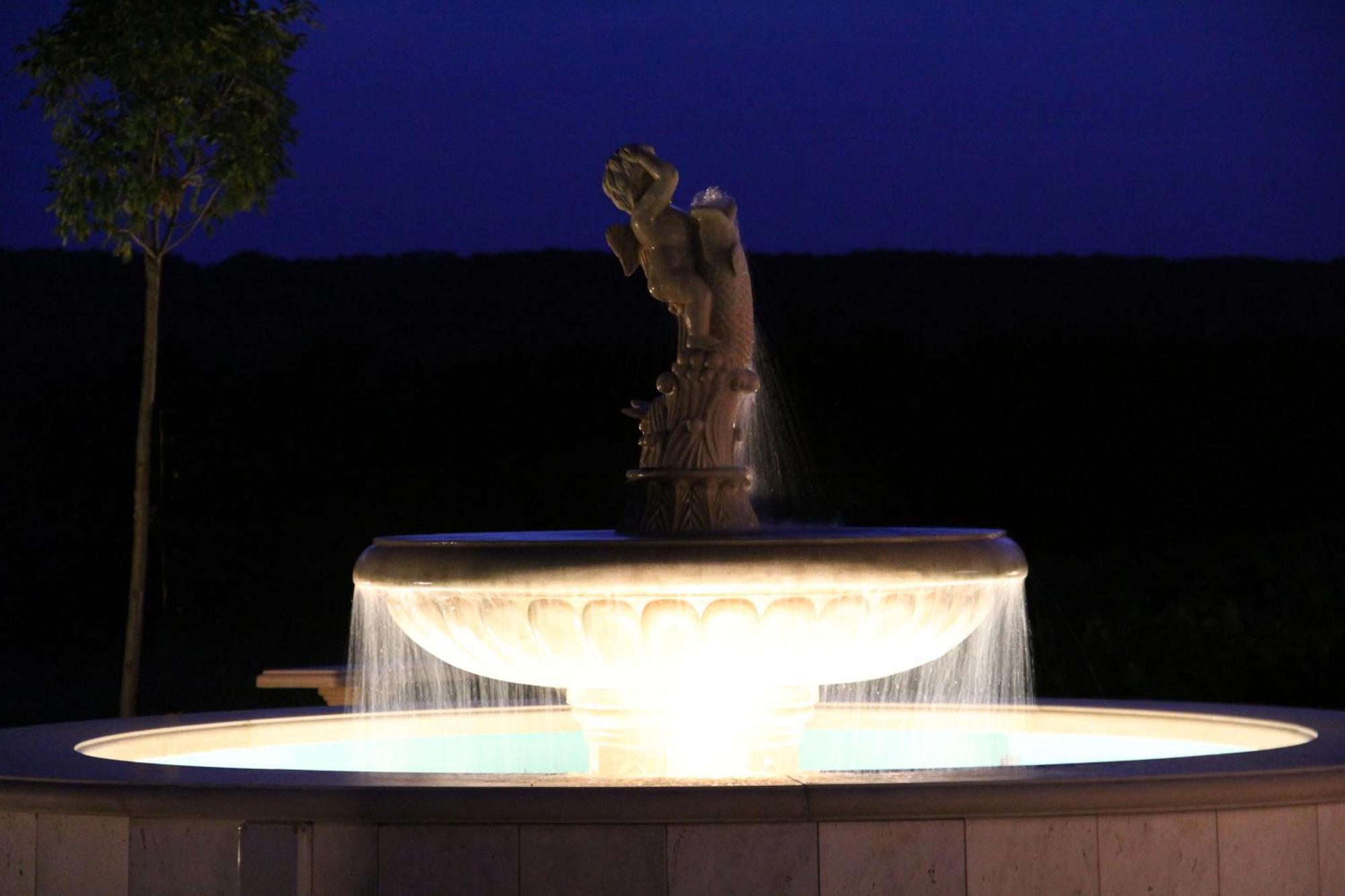 Liszkay Borkuria Hotel Monoszlo Екстериор снимка