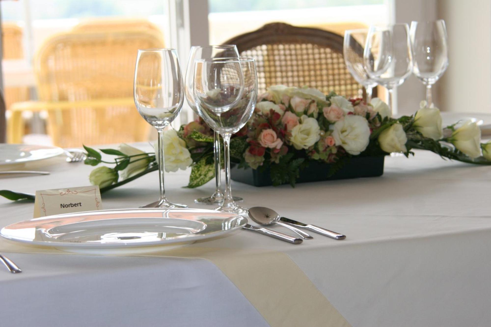 Liszkay Borkuria Hotel Monoszlo Екстериор снимка